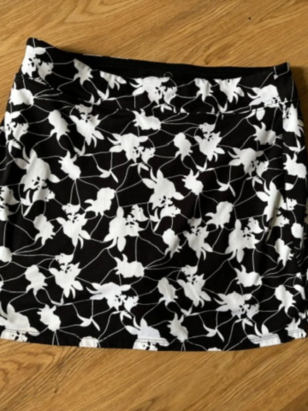 Tranquility Black Floral Athletic Skort EUC Sm